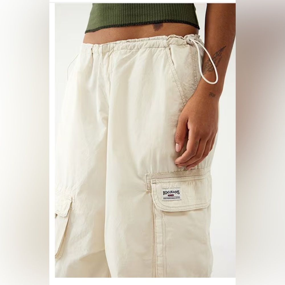BDG Urban Outfitters  Baggy low rise tech Cargo Pants Women’s Size: Small - Picture 10 of 10